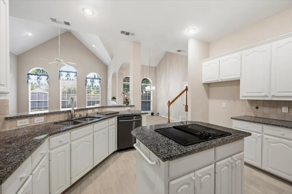 2228 Amy Lane Plano, TX 75074
