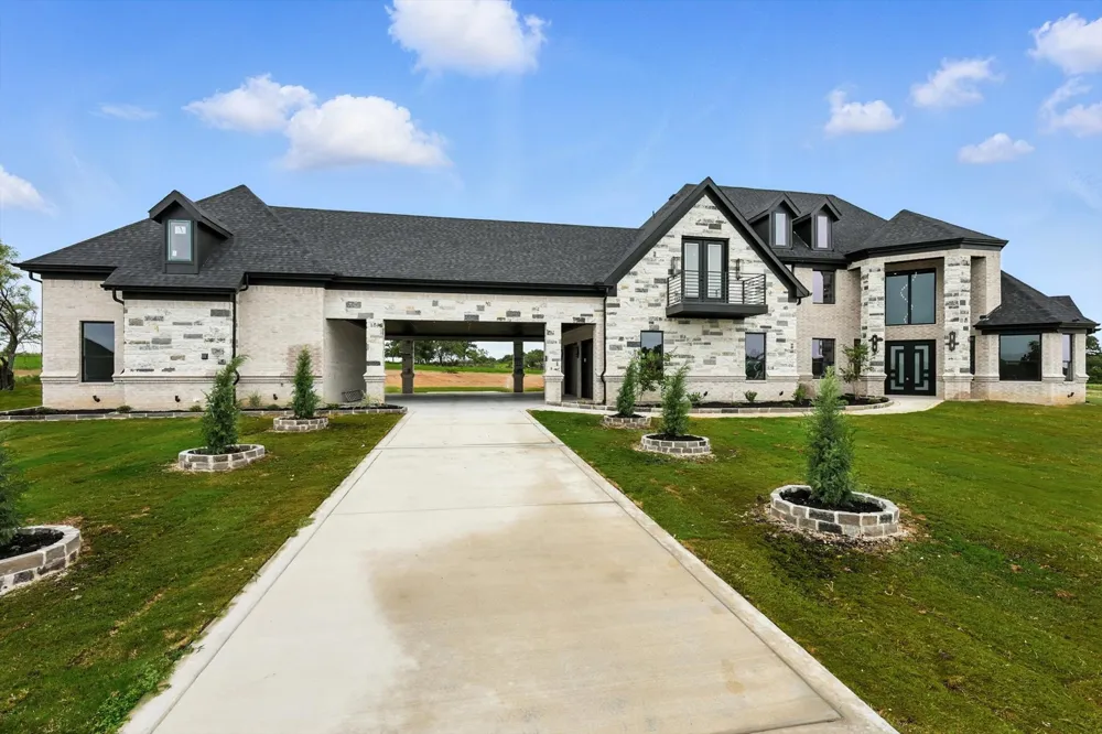 5005 Glenoaks Court Weatherford, TX 76088