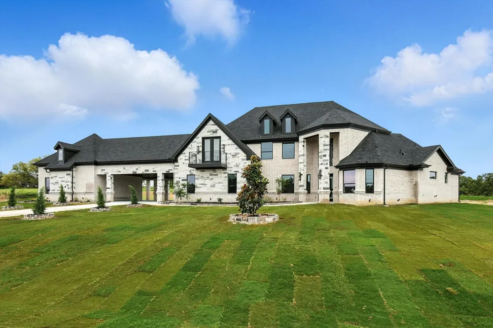 5005 Glenoaks Court Weatherford, TX 76088