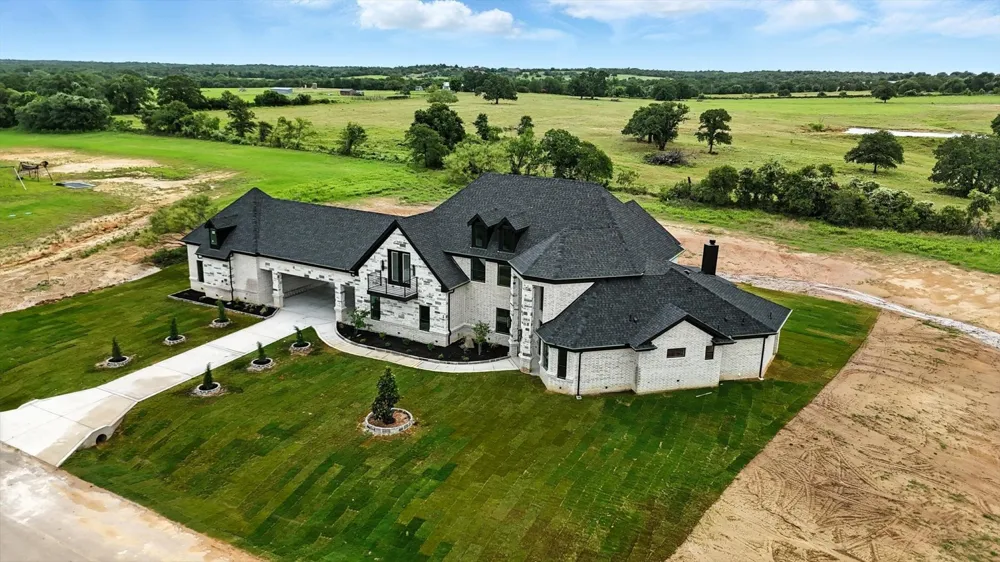 5005 Glenoaks Court Weatherford, TX 76088