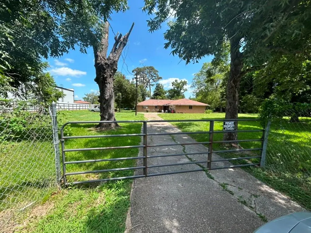 16019 Avenue C Channelview, TX 77530