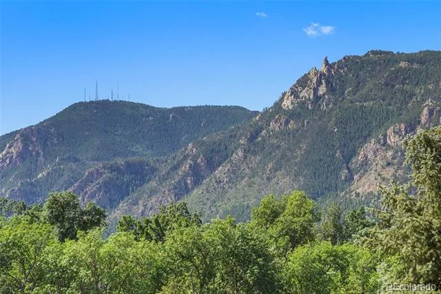 29 Briarwood Place Colorado Springs, CO 80906