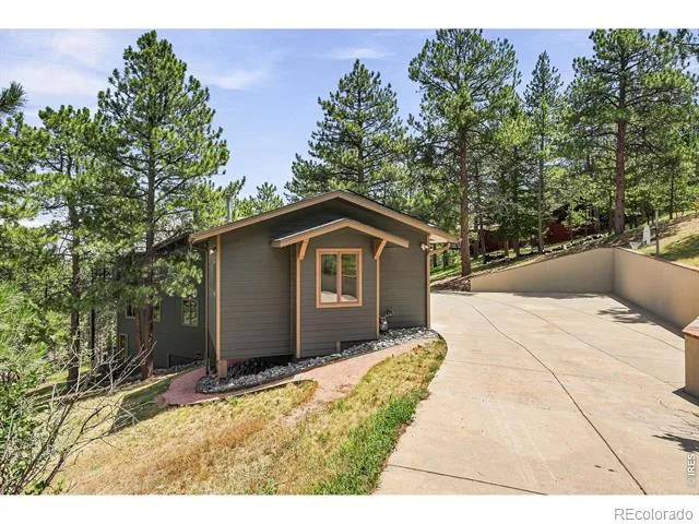 335 Pine Tree Lane Boulder, CO 80304