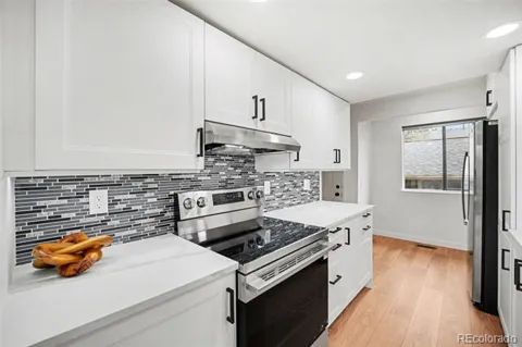 8711 Carr Loop