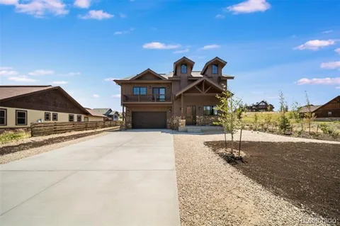 817 Saddle Ridge Circle