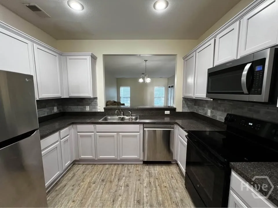 31 Falkland Avenue Savannah, GA 31407