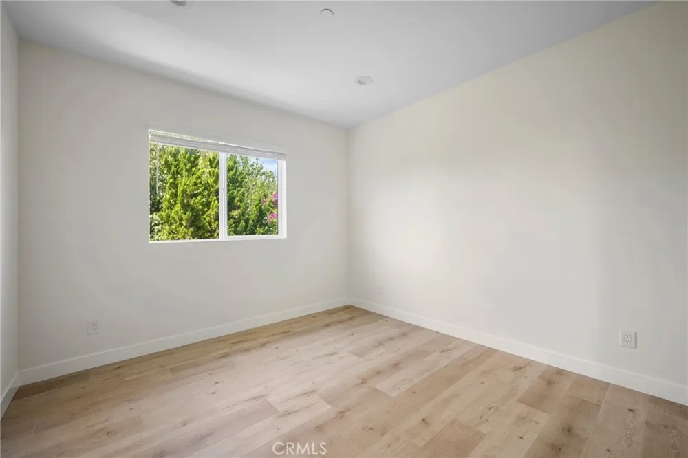 6851 De Celis Place Van Nuys, CA 91406