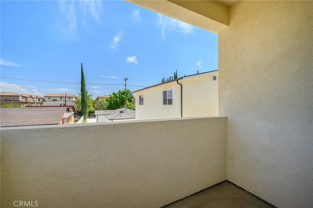 6851 De Celis Place Van Nuys, CA 91406