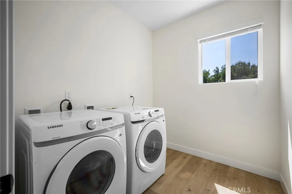 6851 De Celis Place Van Nuys, CA 91406