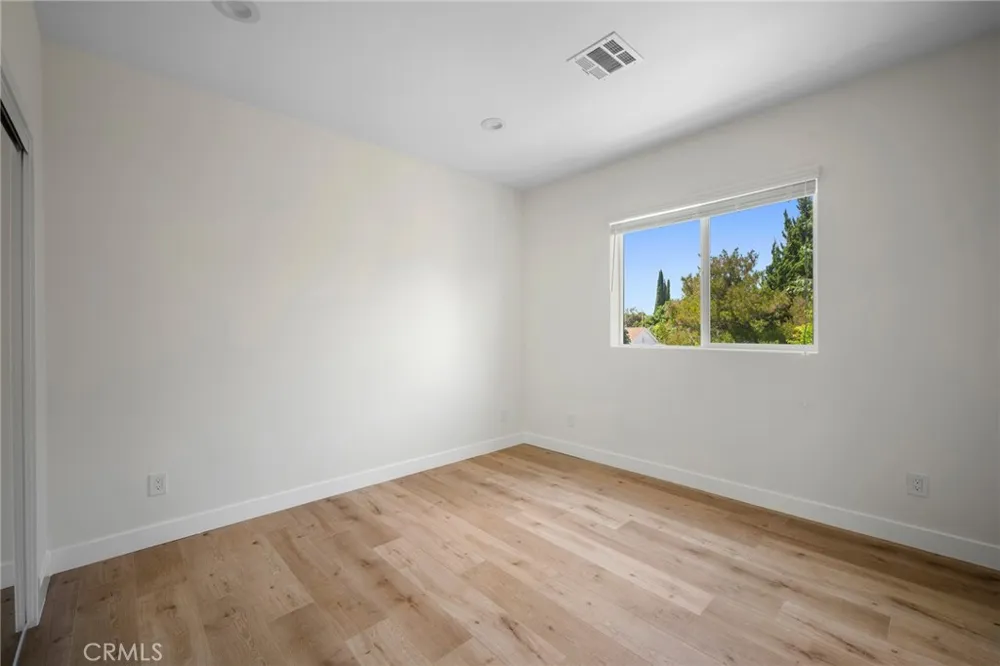 6851 De Celis Place Van Nuys, CA 91406