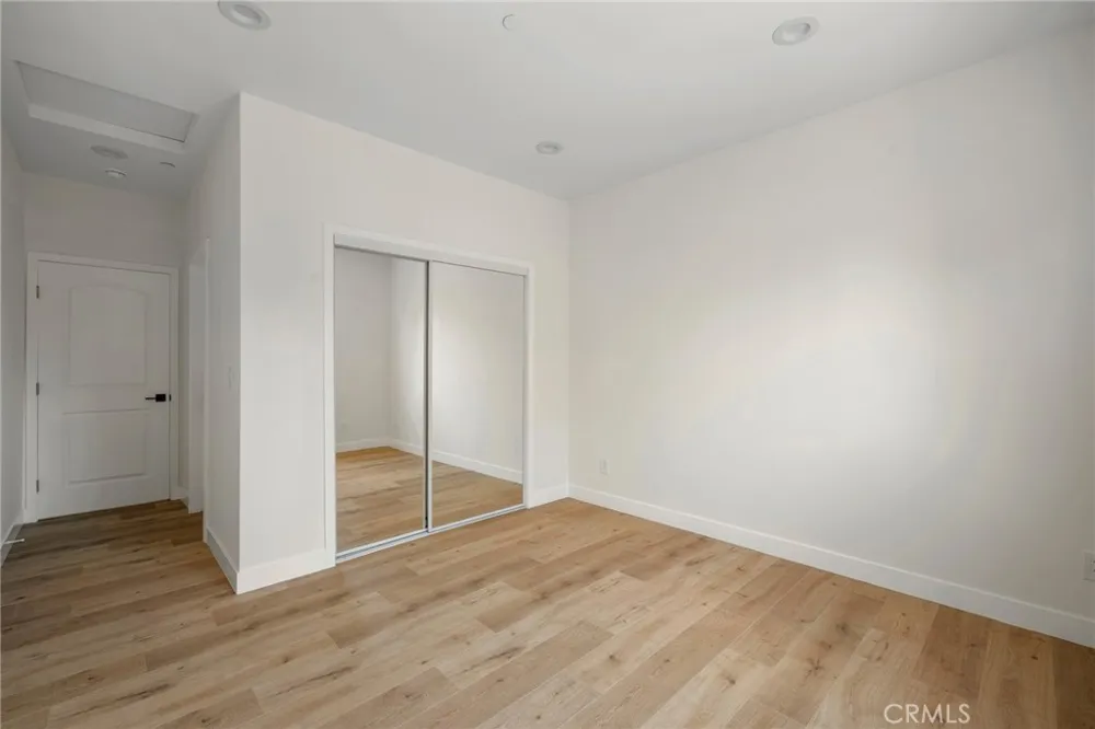 6851 De Celis Place Van Nuys, CA 91406