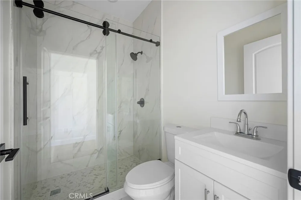 6851 De Celis Place Van Nuys, CA 91406