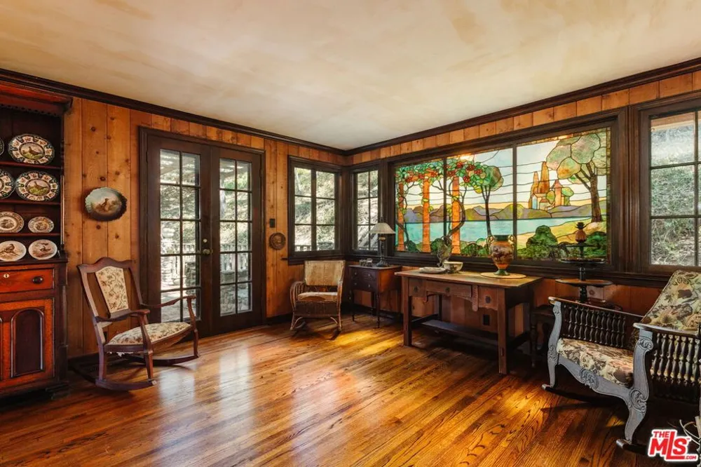 21007 Waveview Drive Topanga, CA 90290