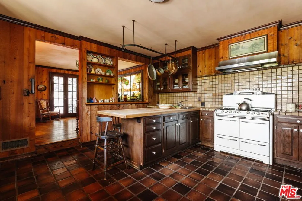 21007 Waveview Drive Topanga, CA 90290