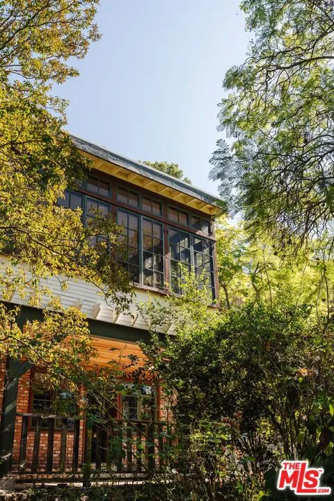 21007 Waveview Drive Topanga, CA 90290