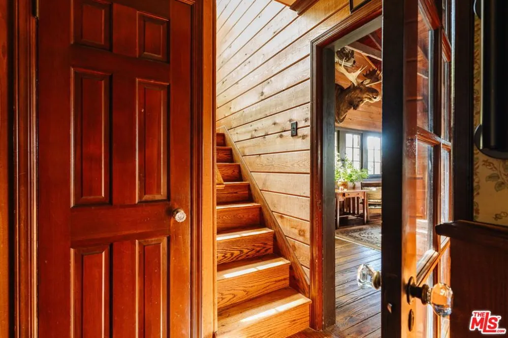 21007 Waveview Drive Topanga, CA 90290