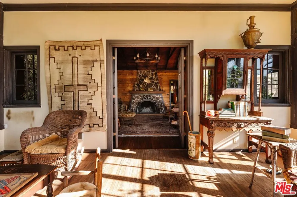 21007 Waveview Drive Topanga, CA 90290