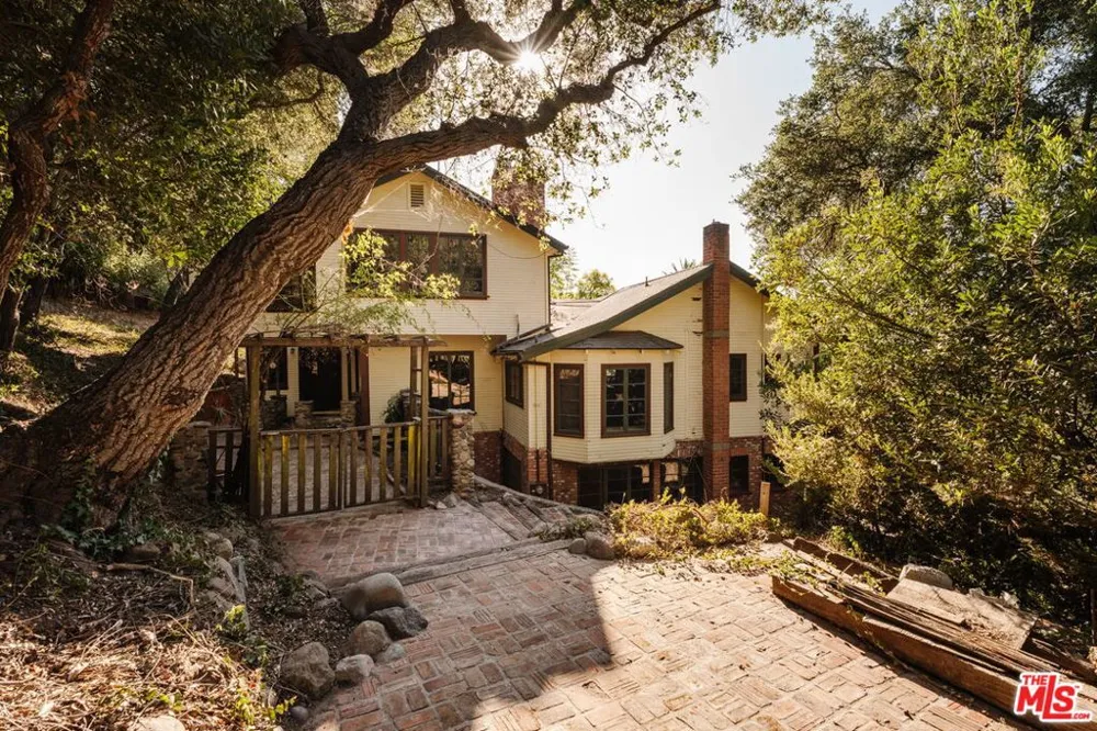 21007 Waveview Drive Topanga, CA 90290