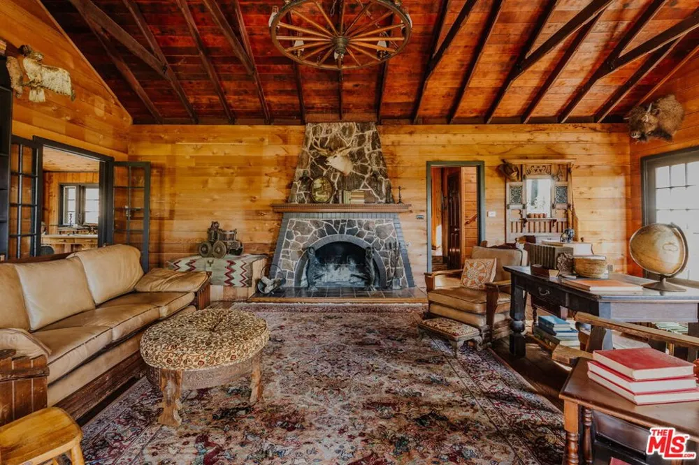 21007 Waveview Drive Topanga, CA 90290