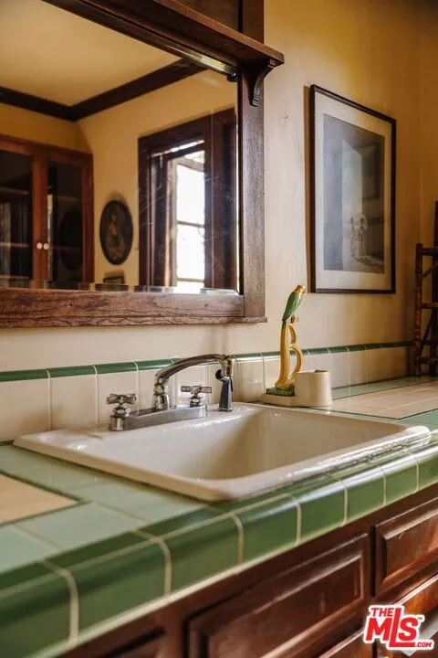 21007 Waveview Drive Topanga, CA 90290