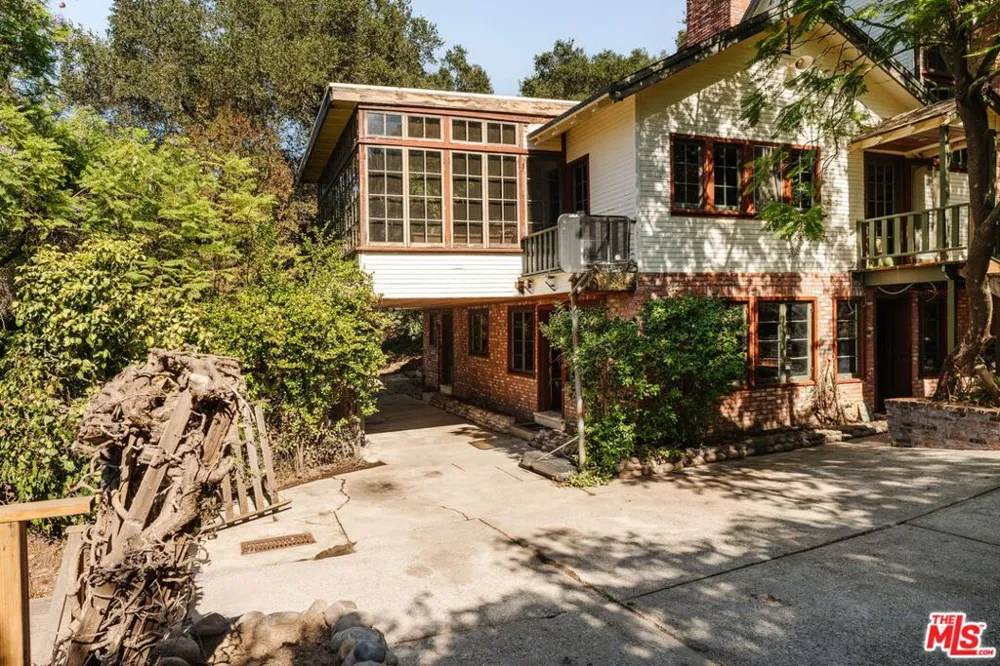 21007 Waveview Drive Topanga, CA 90290