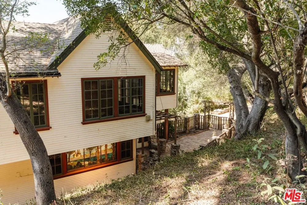 21007 Waveview Drive Topanga, CA 90290