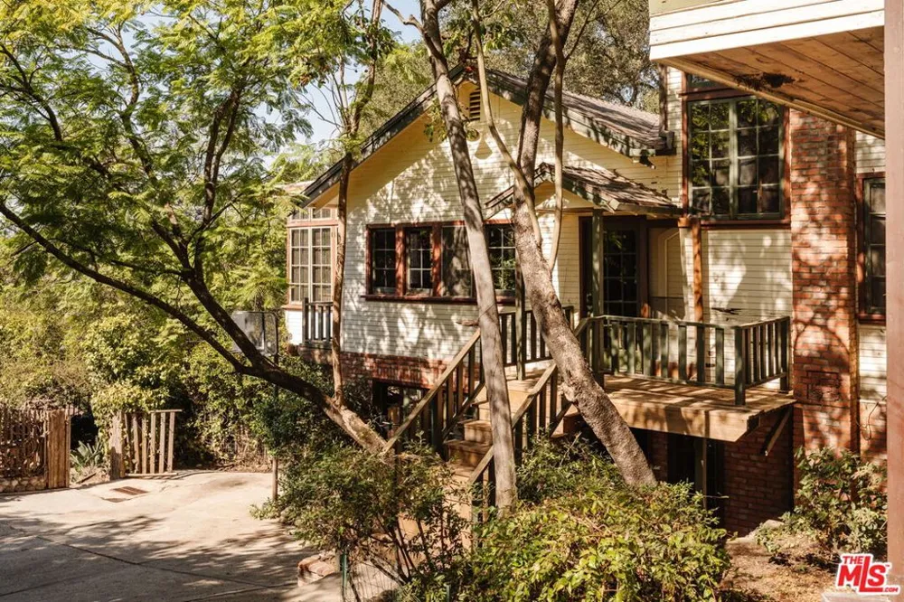 21007 Waveview Drive Topanga, CA 90290