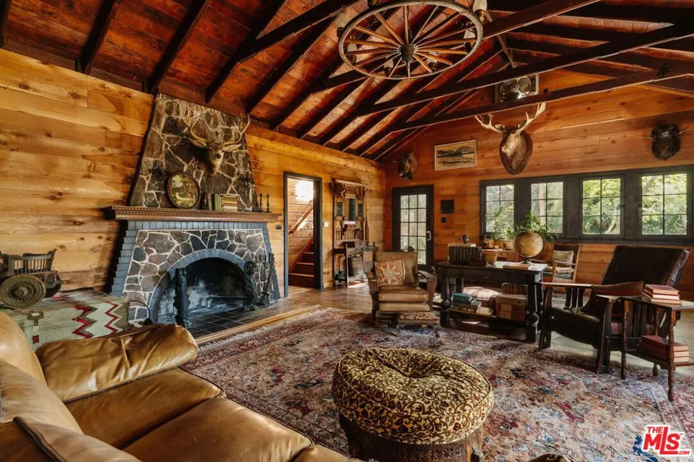 21007 Waveview Drive Topanga, CA 90290