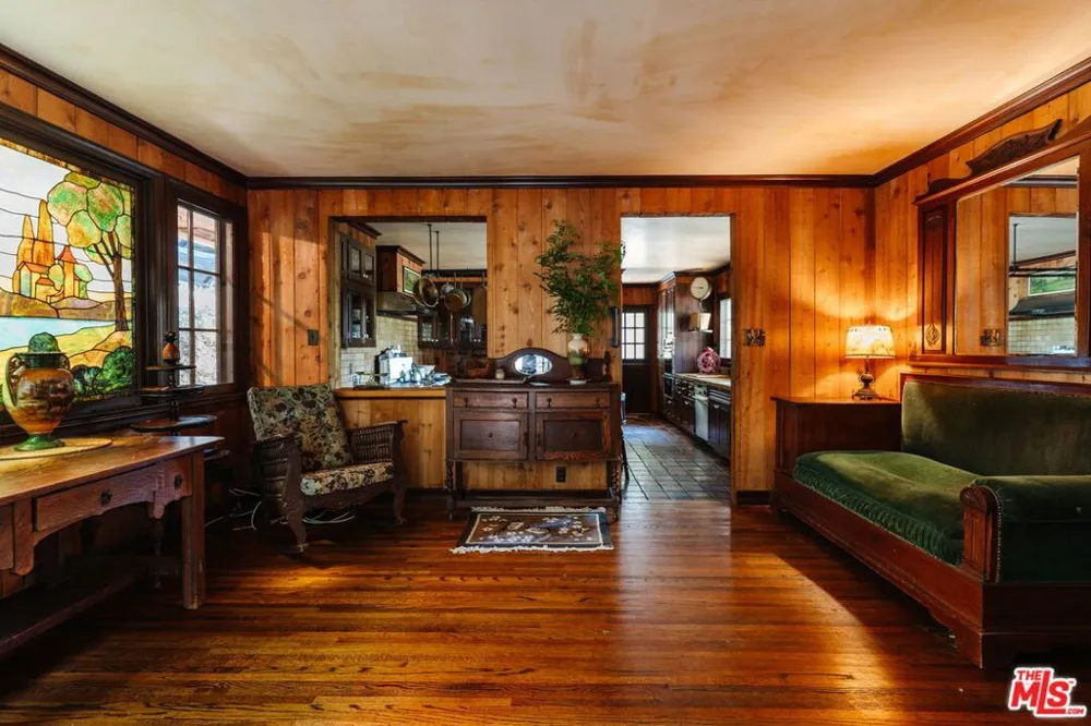 21007 Waveview Drive Topanga, CA 90290