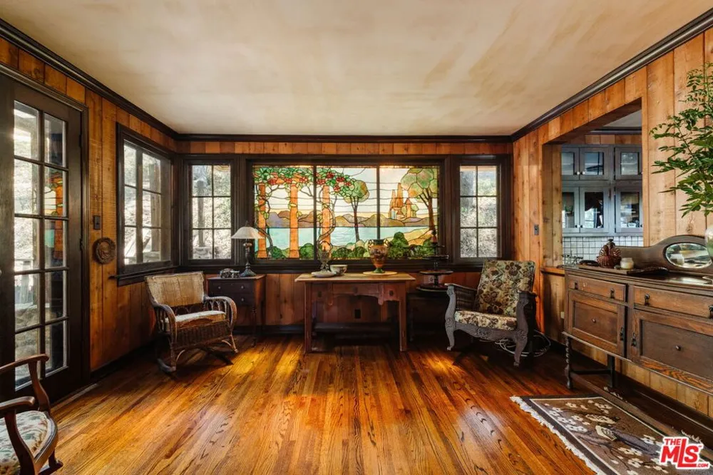 21007 Waveview Drive Topanga, CA 90290