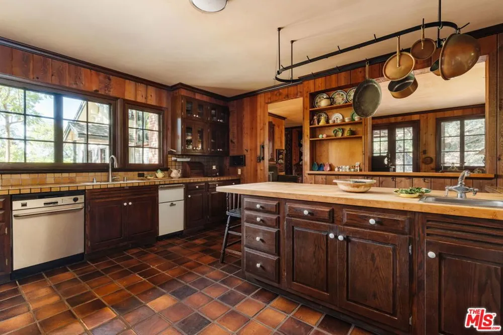 21007 Waveview Drive Topanga, CA 90290