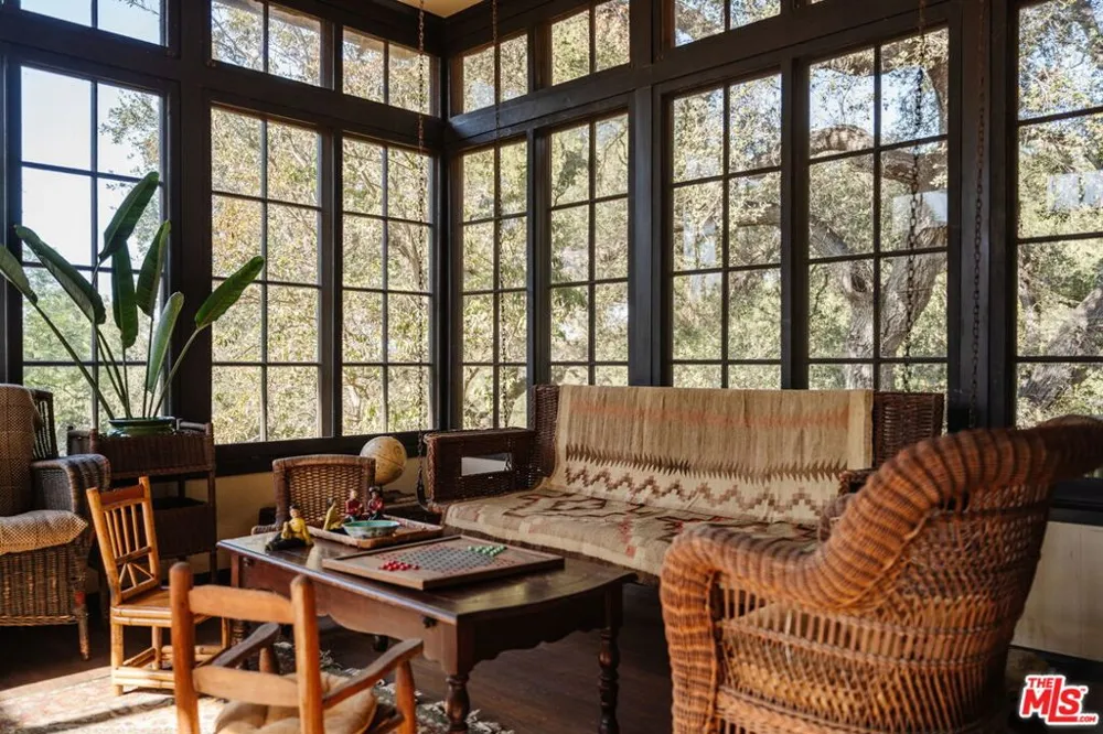 21007 Waveview Drive Topanga, CA 90290