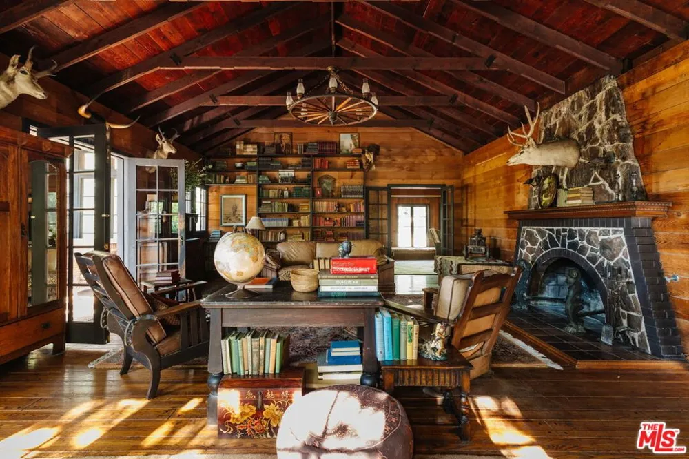21007 Waveview Drive Topanga, CA 90290