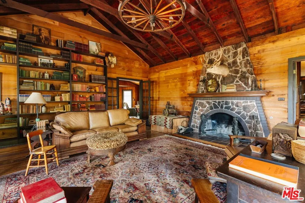 21007 Waveview Drive Topanga, CA 90290