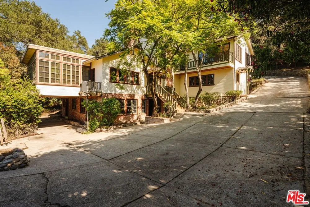 21007 Waveview Drive Topanga, CA 90290