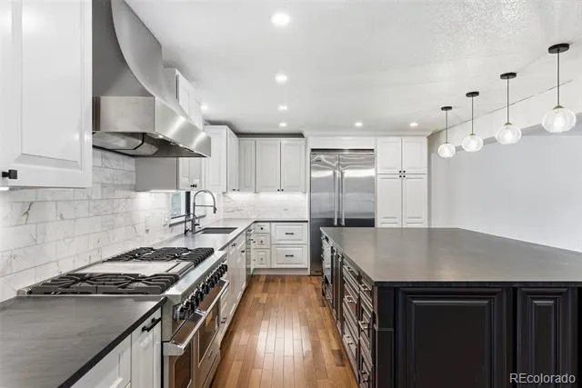 5557 S Hillside Street Greenwood Village, CO 80111