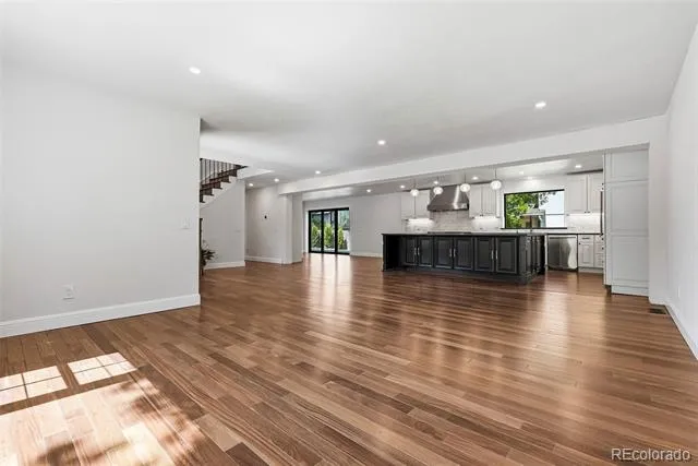 5557 S Hillside Street Greenwood Village, CO 80111