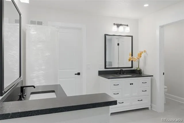 5557 S Hillside Street Greenwood Village, CO 80111