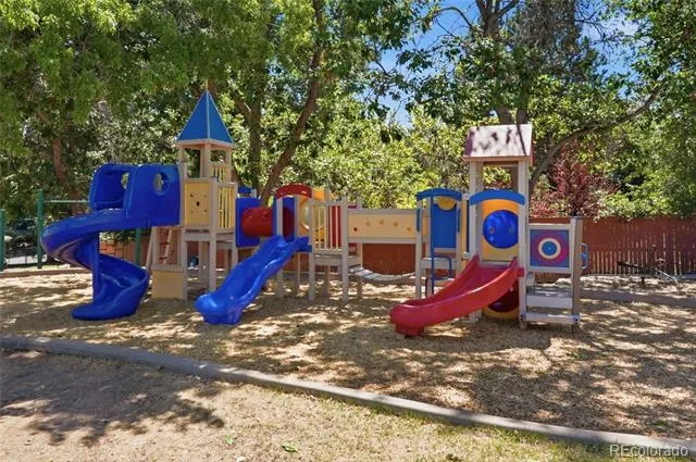 5557 S Hillside Street Greenwood Village, CO 80111