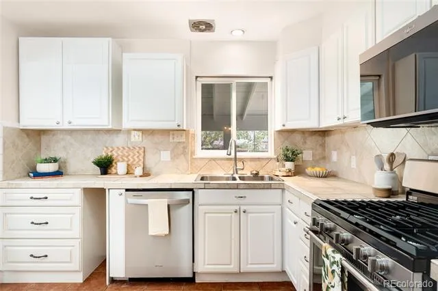 1176 Tucson Street Aurora, CO 80011