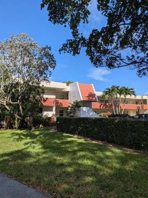 907 Cypress Terrace #205