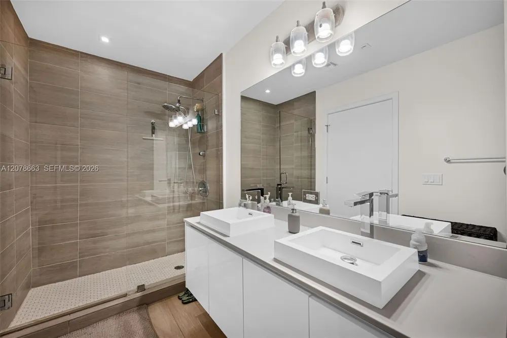 1600 SW 1st Ave #802 Miami, FL 33129