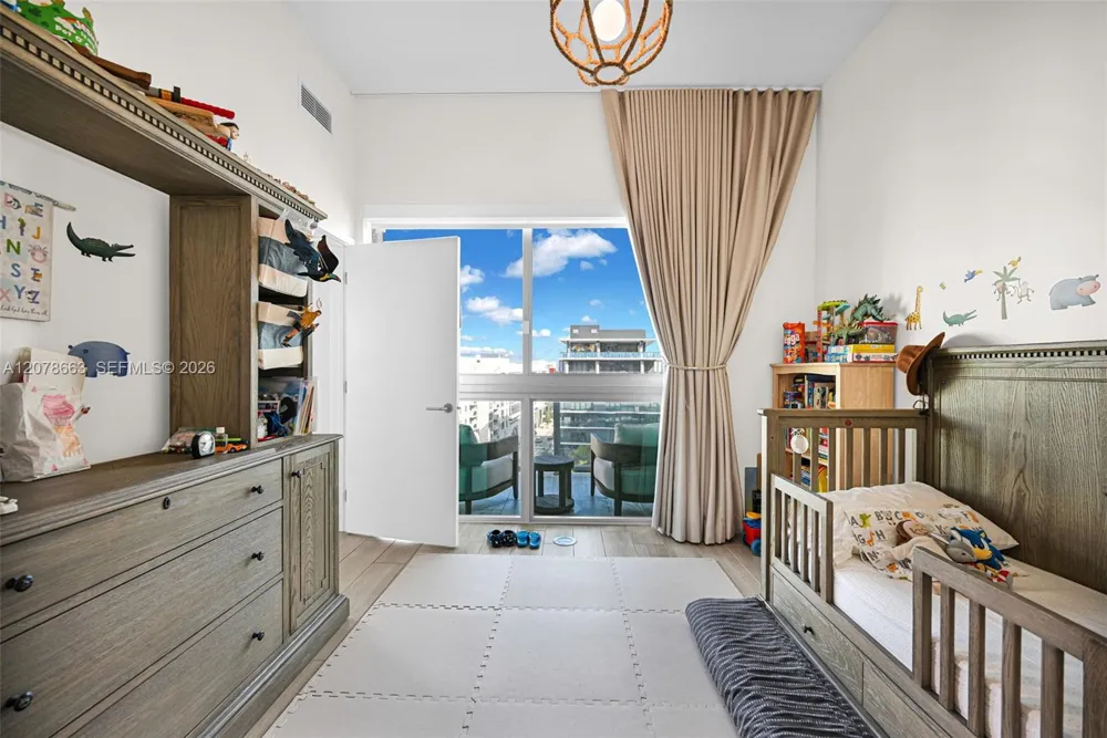1600 SW 1st Ave #802 Miami, FL 33129