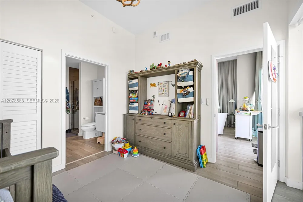 1600 SW 1st Ave #802 Miami, FL 33129