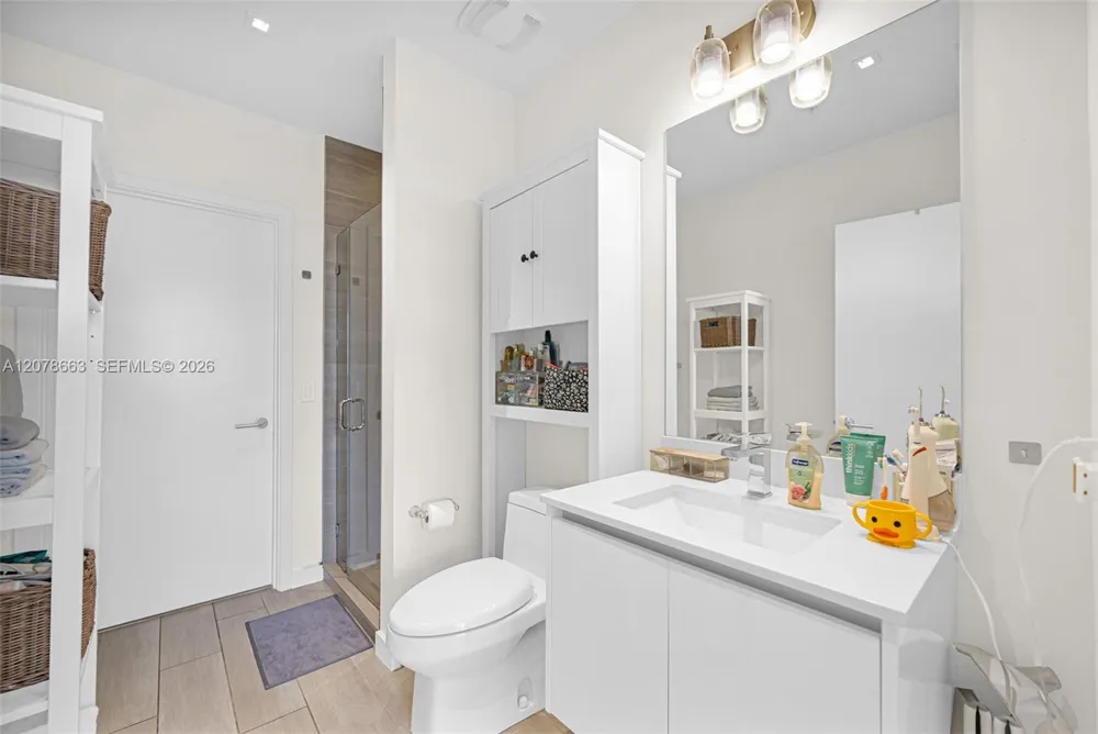1600 SW 1st Ave #802 Miami, FL 33129
