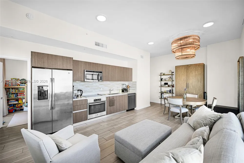 1600 SW 1st Ave #802 Miami, FL 33129