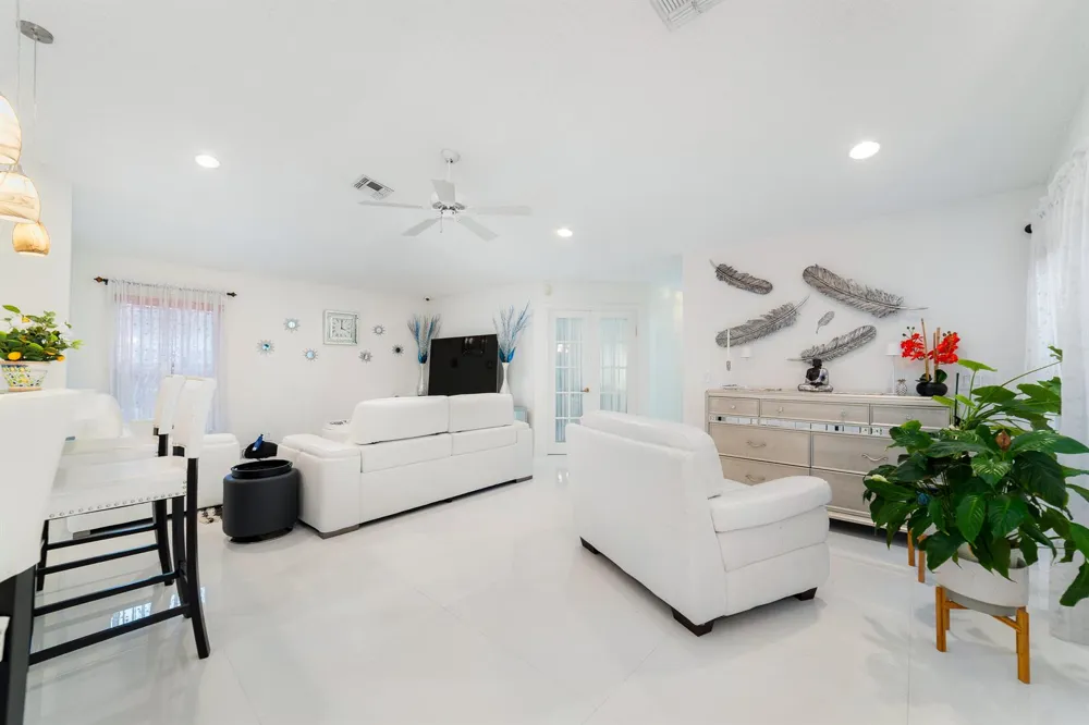 4477 NW 89th Way Coral Springs, FL 33065