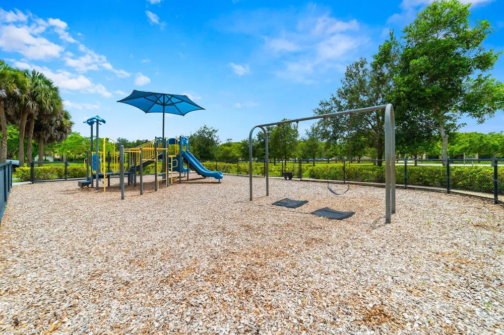 4477 NW 89th Way Coral Springs, FL 33065