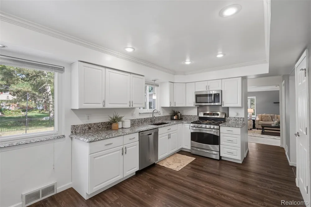 15108 Farmbrook Drive Plymouth Charter Township, MI 48170