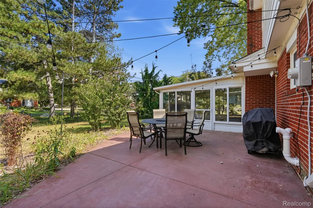 15108 Farmbrook Drive Plymouth Charter Township, MI 48170